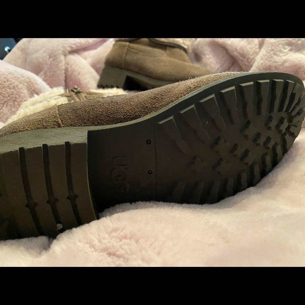 Uggs Size 8 - image 3